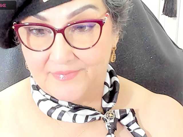 cataleya-mom live cam on BongaCams