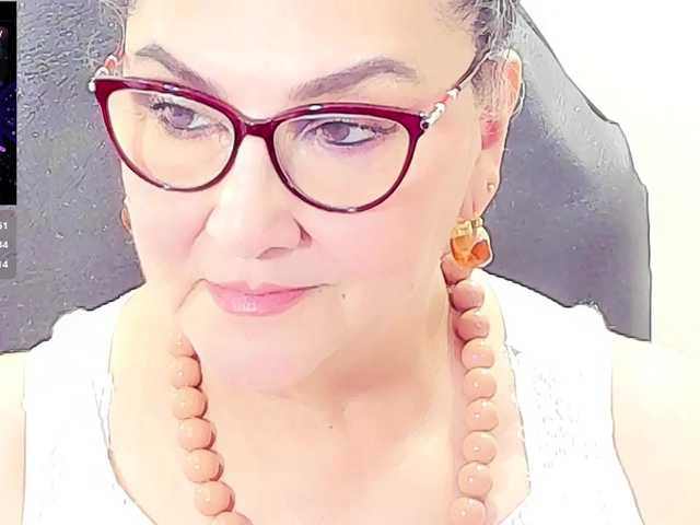cataleya-mom live cam on BongaCams