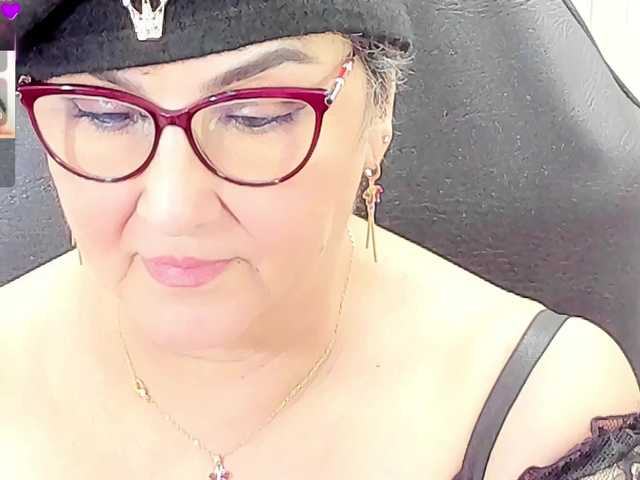 cataleya-mom live cam on BongaCams