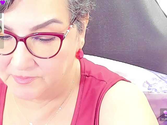 cataleya-mom live cam on BongaCams