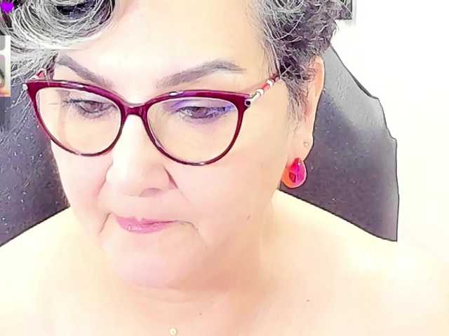 cataleya-mom live cam on BongaCams