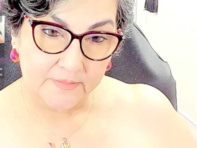 cataleya-mom, en directo ahora en BongaCams