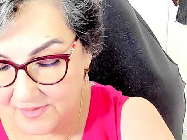 cataleya-mom live cam on BongaCams