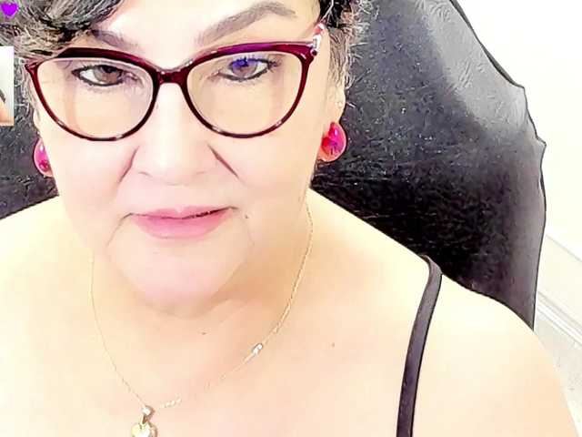 cataleya-mom live cam on BongaCams