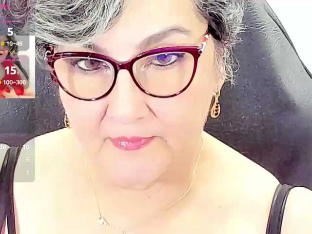cataleya-mom live cam on BongaCams