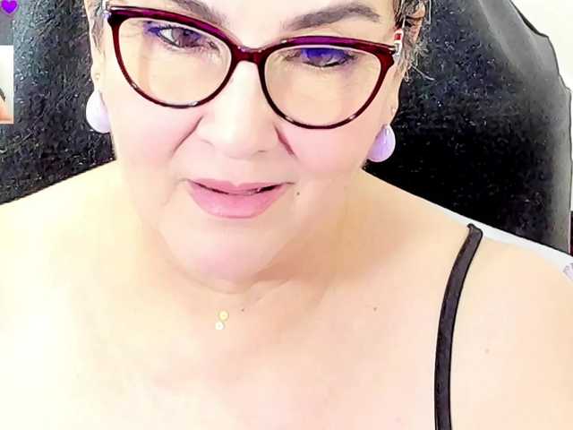 cataleya-mom live cam on BongaCams