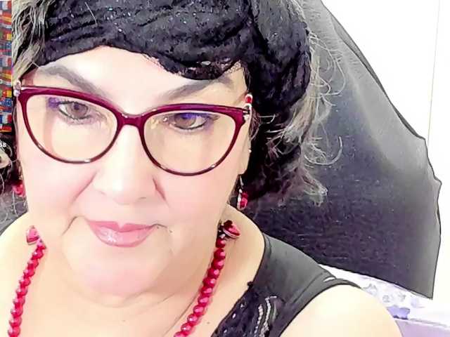 cataleya-mom live cam on BongaCams