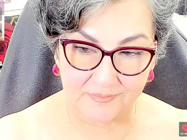 cataleya-mom live cam on BongaCams