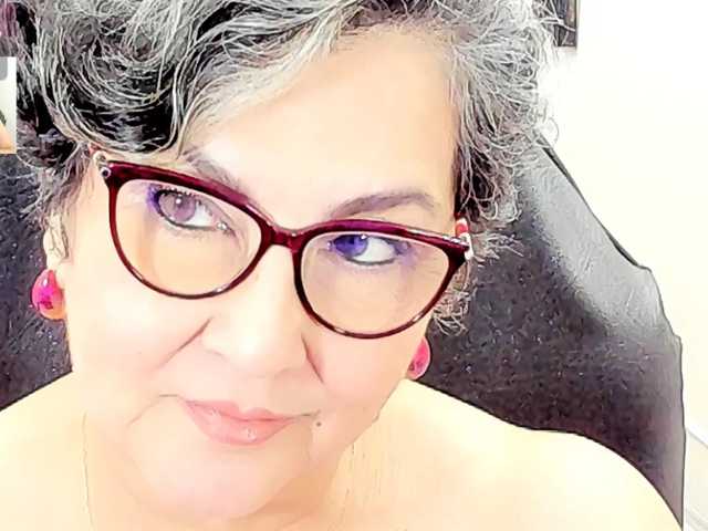 cataleya-mom, en directo ahora en BongaCams