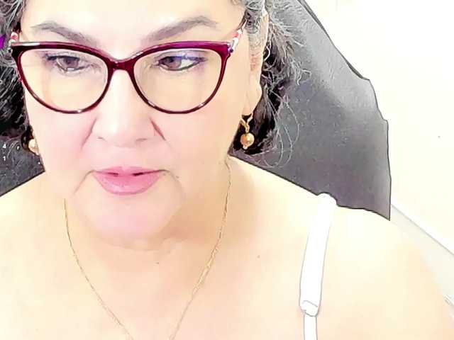 cataleya-mom live cam on BongaCams