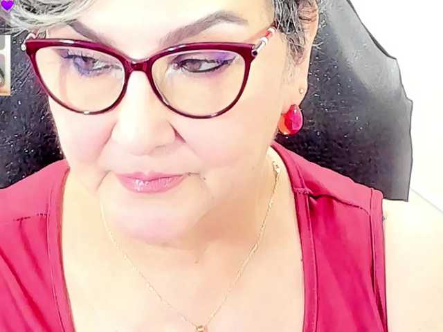 cataleya-mom live cam on BongaCams