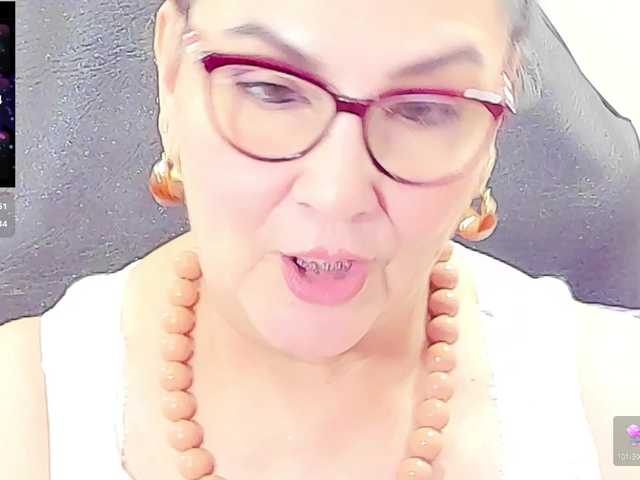 cataleya-mom live cam on BongaCams
