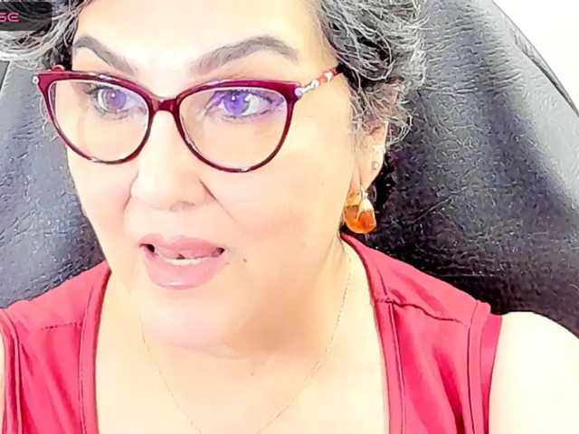 cataleya-mom live cam on BongaCams