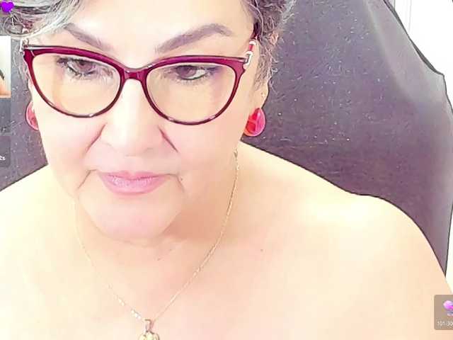 cataleya-mom live cam on BongaCams