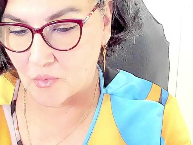 cataleya-mom live cam on BongaCams