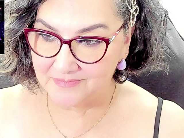 cataleya-mom live cam on BongaCams