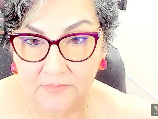 cataleya-mom live cam on BongaCams