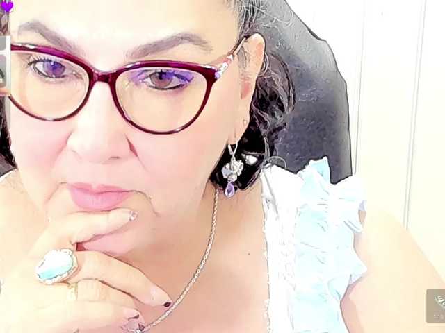 cataleya-mom live cam on BongaCams