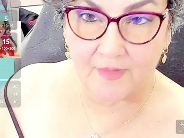 cataleya-mom live cam on BongaCams