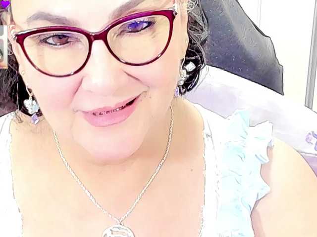 cataleya-mom live cam on BongaCams