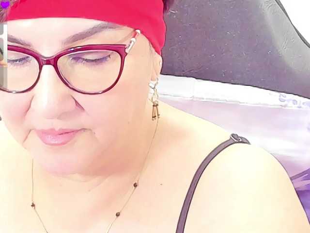 cataleya-mom live cam on BongaCams