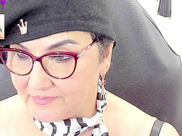 cataleya-mom live cam on BongaCams