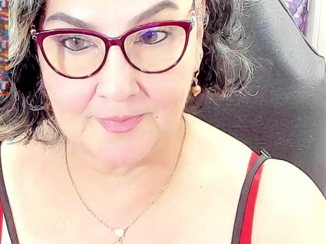 cataleya-mom live cam on BongaCams