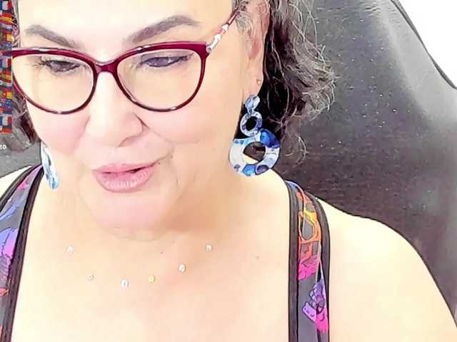 cataleya-mom live cam on BongaCams