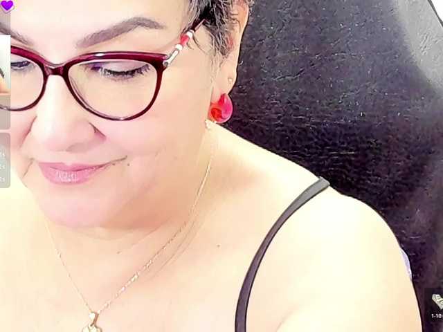 cataleya-mom live cam on BongaCams
