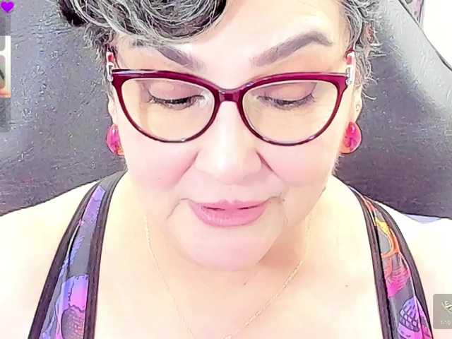 cataleya-mom live cam on BongaCams