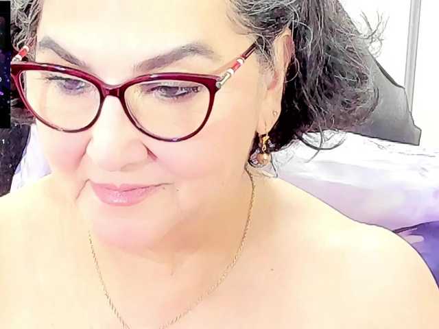cataleya-mom live cam on BongaCams