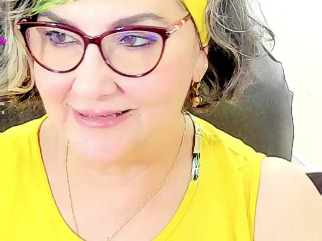 cataleya-mom live cam on BongaCams