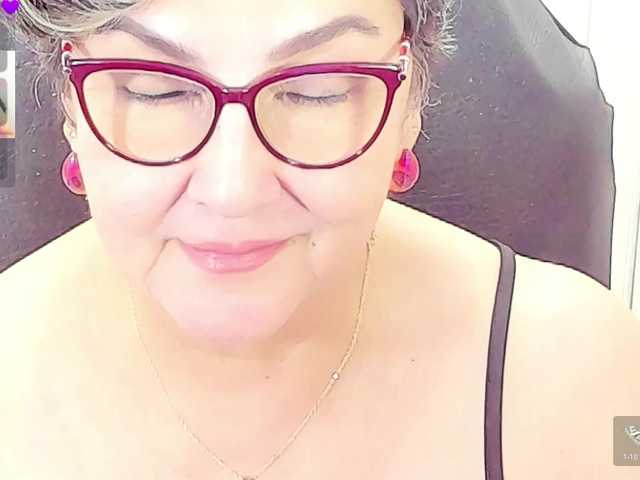 cataleya-mom live cam on BongaCams