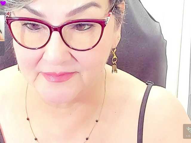 cataleya-mom live cam on BongaCams