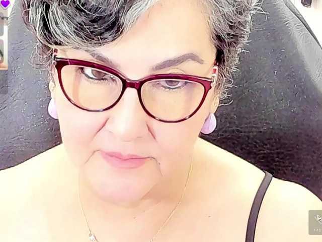 cataleya-mom live cam on BongaCams