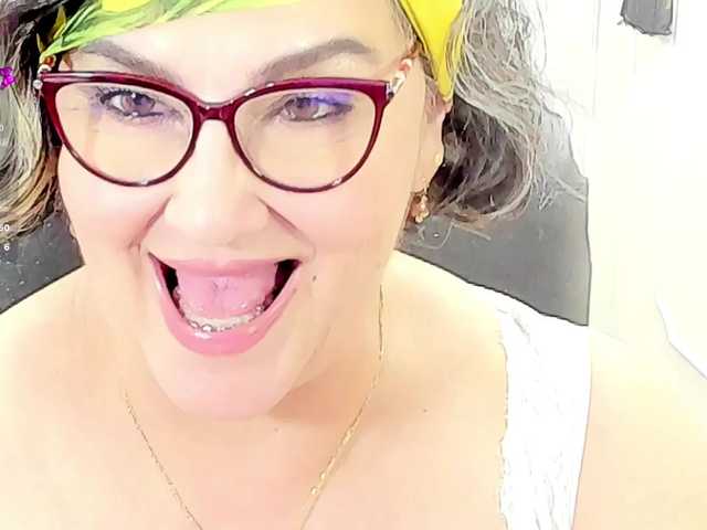cataleya-mom live cam on BongaCams