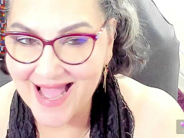 cataleya-mom live cam on UnifiedCams