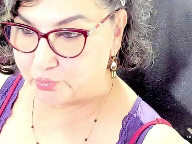 cataleya-mom live cam on BongaCams