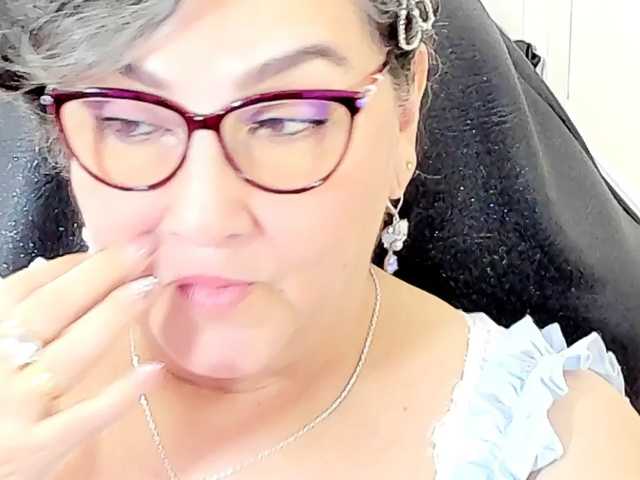 cataleya-mom live cam on BongaCams
