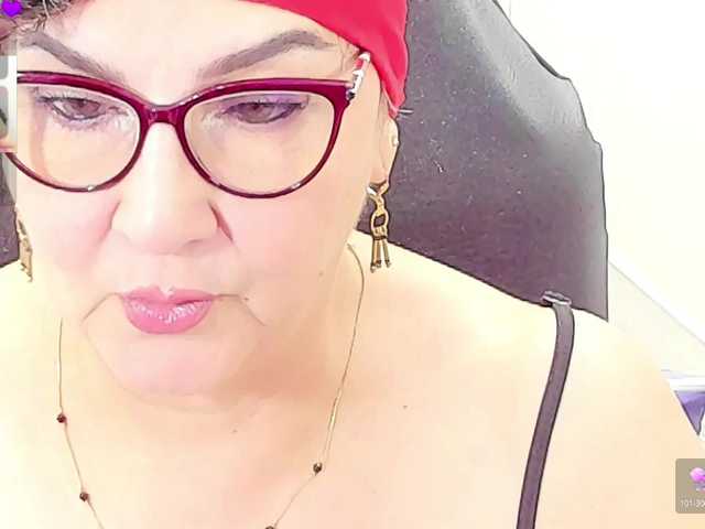 cataleya-mom live cam on BongaCams