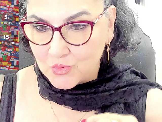 cataleya-mom live cam on BongaCams