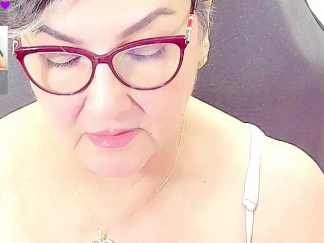 cataleya-mom live cam on BongaCams