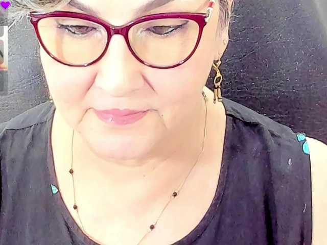 cataleya-mom live cam on BongaCams