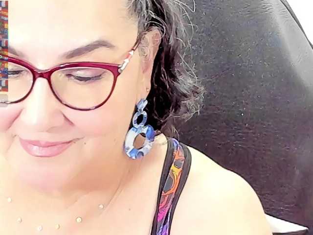 cataleya-mom live cam on BongaCams