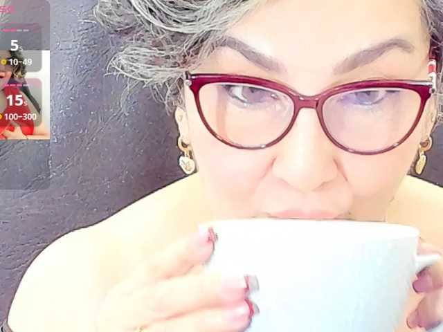 cataleya-mom live cam on BongaCams