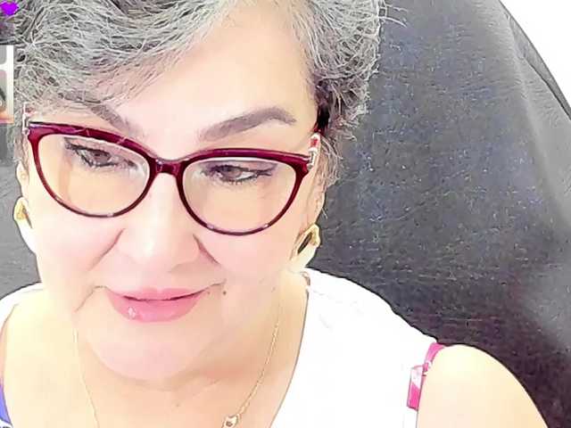 cataleya-mom live cam on BongaCams