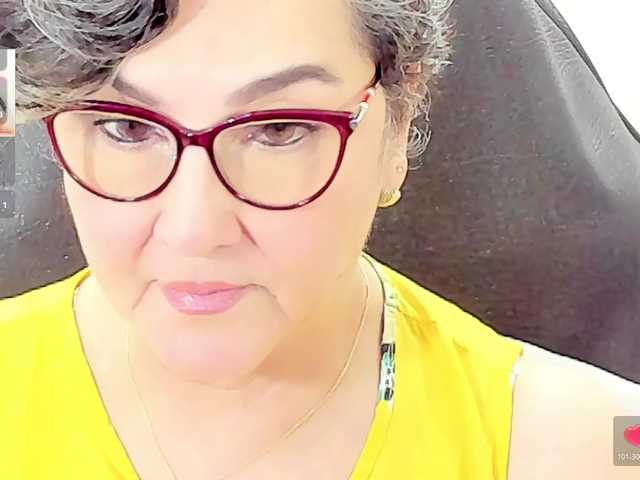 cataleya-mom live cam on BongaCams
