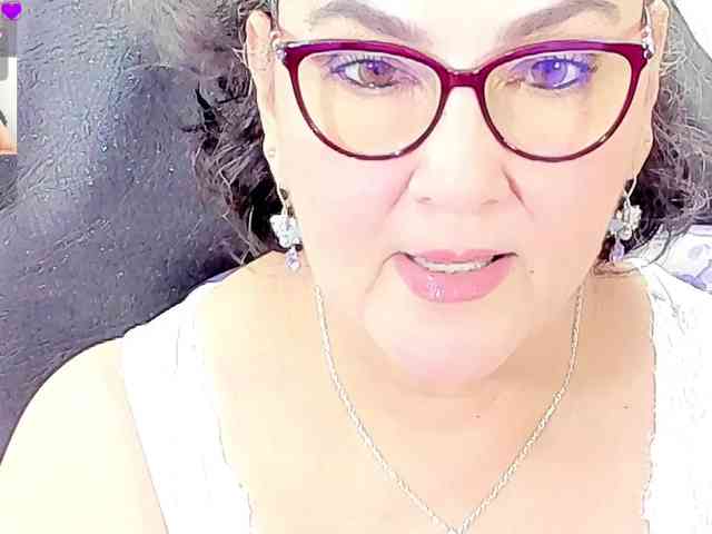 cataleya-mom Live Webcam on BongaCams