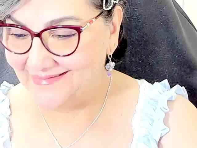 cataleya-mom Live Webcam on BongaCams