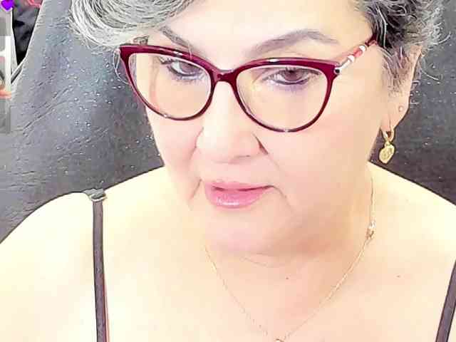 cataleya-mom's webcam live show